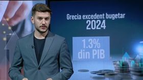 VIDEO Grecia area prea mulți bani. Le dă și oamenilor